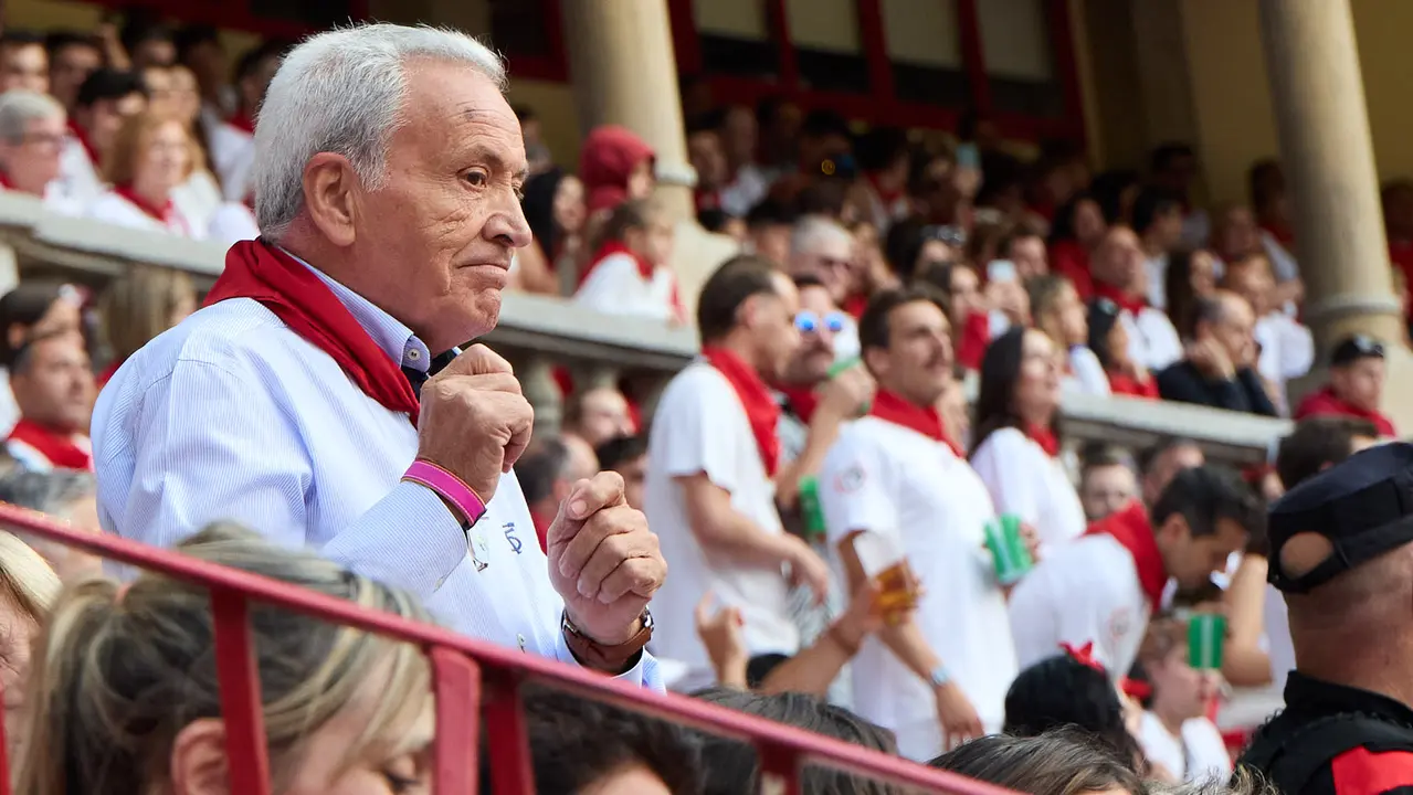 Ambiente en los momentos previos al quinto encierro de San Fermín 2025 con toros de la ganadería de Jandilla en la Plaza de Toros. IÑIGO ALZUGARAY