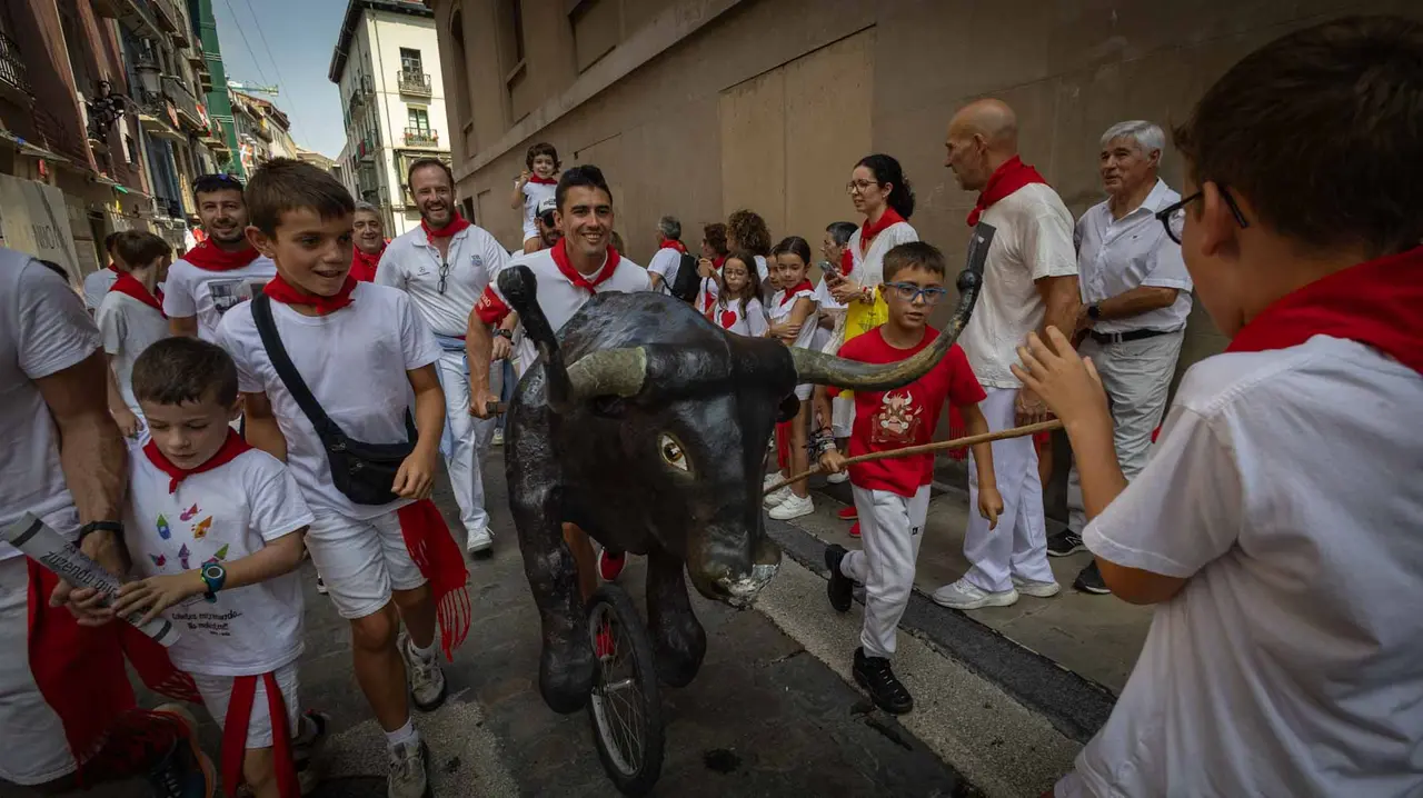 Multitudinario encierro Txiki en Santo Domingo. Maite H. Mateo..-15