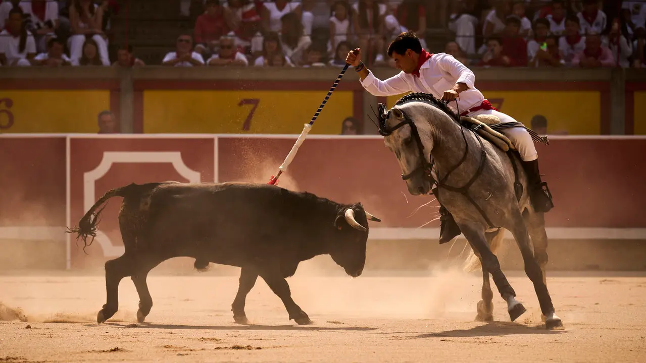 Mañana de Toros en Familia con la exhibición de rejoneo a cargo de Pablo Donat y exhibición de los recortadores Iker Monreal y Sergio Valle durante San Fermín 2025. PABLO LASAOSA