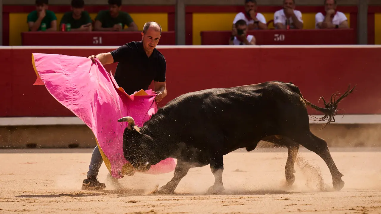Mañana de Toros en Familia con la exhibición de rejoneo a cargo de Pablo Donat y exhibición de los recortadores Iker Monreal y Sergio Valle durante San Fermín 2025. PABLO LASAOSA