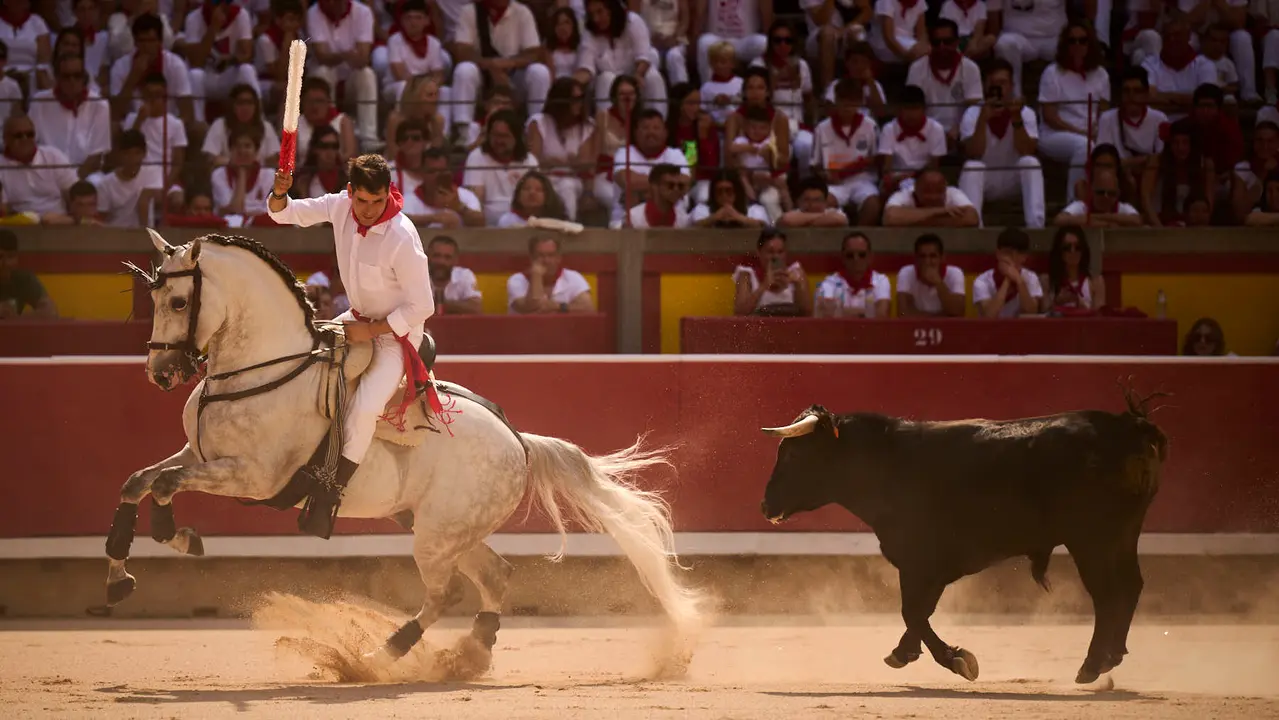 Mañana de Toros en Familia con la exhibición de rejoneo a cargo de Pablo Donat y exhibición de los recortadores Iker Monreal y Sergio Valle durante San Fermín 2025. PABLO LASAOSA