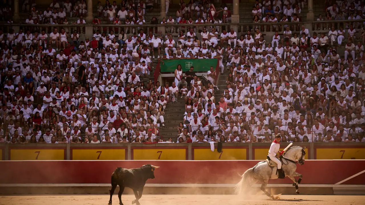 Mañana de Toros en Familia con la exhibición de rejoneo a cargo de Pablo Donat y exhibición de los recortadores Iker Monreal y Sergio Valle durante San Fermín 2025. PABLO LASAOSA