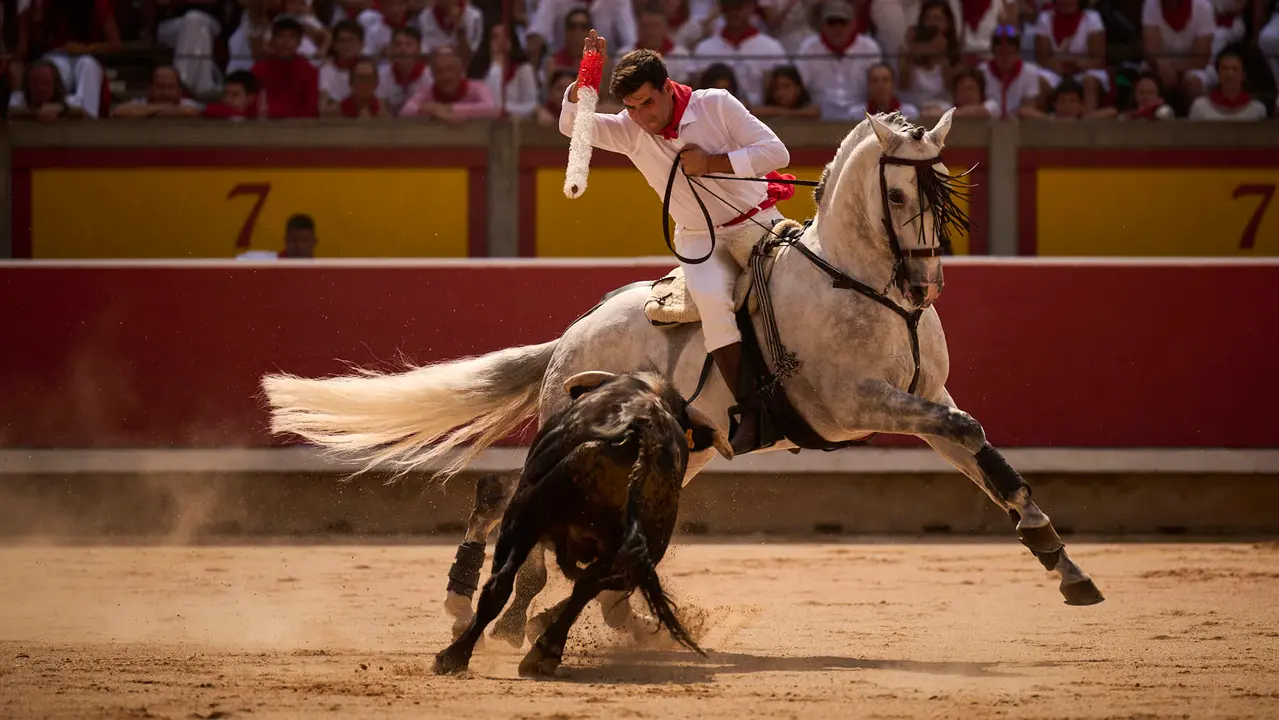 Mañana de Toros en Familia con la exhibición de rejoneo a cargo de Pablo Donat y exhibición de los recortadores Iker Monreal y Sergio Valle durante San Fermín 2025. PABLO LASAOSA