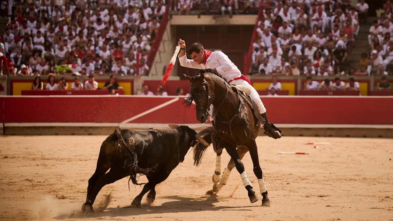 Mañana de Toros en Familia con la exhibición de rejoneo a cargo de Pablo Donat y exhibición de los recortadores Iker Monreal y Sergio Valle durante San Fermín 2025. PABLO LASAOSA