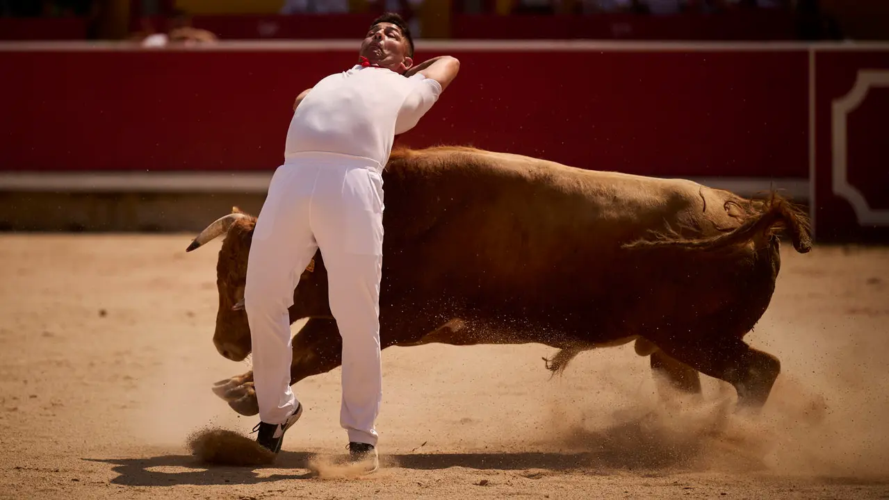 Mañana de Toros en Familia con la exhibición de rejoneo a cargo de Pablo Donat y exhibición de los recortadores Iker Monreal y Sergio Valle durante San Fermín 2025. PABLO LASAOSA