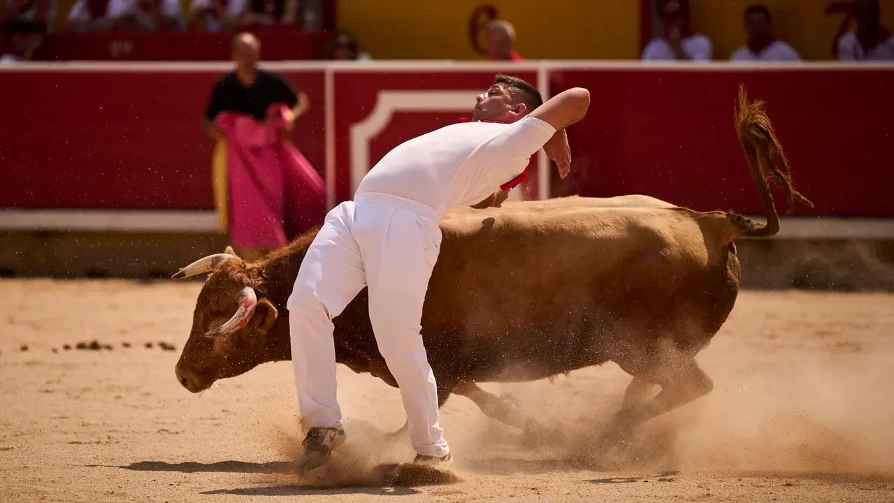 Mañana de Toros en Familia con la exhibición de rejoneo a cargo de Pablo Donat y exhibición de los recortadores Iker Monreal y Sergio Valle durante San Fermín 2025. PABLO LASAOSA