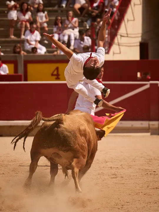 Mañana de Toros en Familia con la exhibición de rejoneo a cargo de Pablo Donat y exhibición de los recortadores Iker Monreal y Sergio Valle durante San Fermín 2025. PABLO LASAOSA