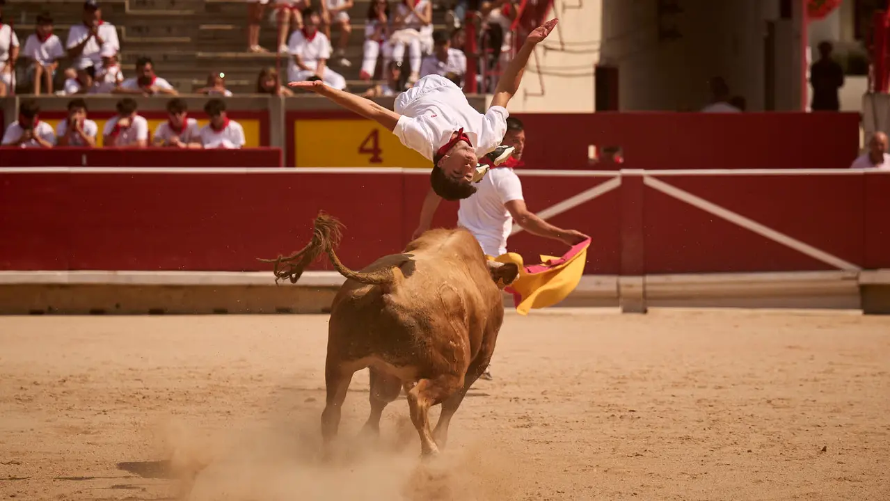 Mañana de Toros en Familia con la exhibición de rejoneo a cargo de Pablo Donat y exhibición de los recortadores Iker Monreal y Sergio Valle durante San Fermín 2025. PABLO LASAOSA