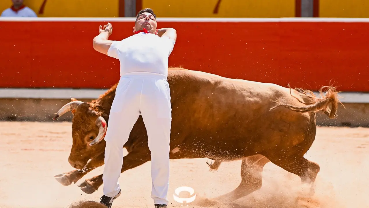 Mañana de Toros en Familia con la exhibición de rejoneo a cargo de Pablo Donat y exhibición de los recortadores Iker Monreal y Sergio Valle durante San Fermín 2025.