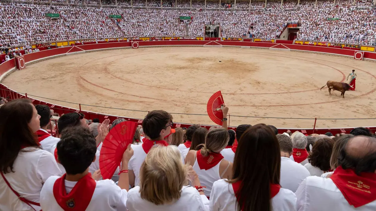 Ambiente en la quinta corrida de la Feria de San Fermín.Maite H. Mateo..-54