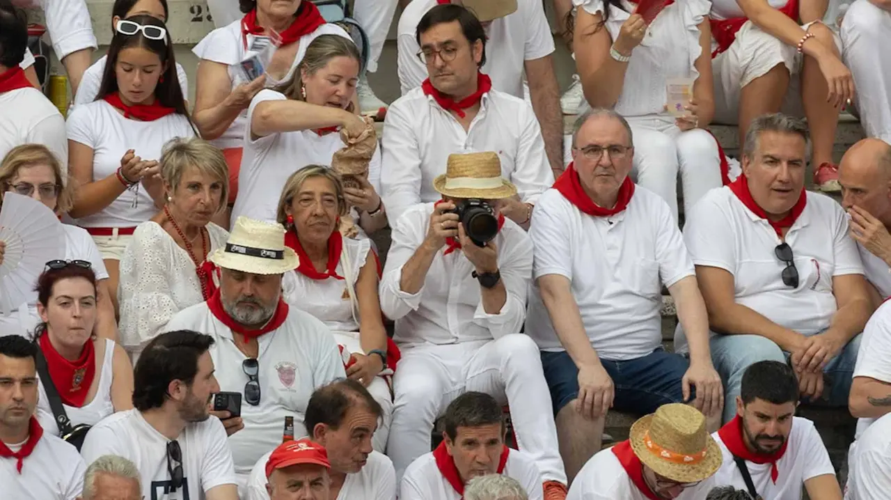 Ambiente en la quinta corrida de la Feria de San Fermín.Maite H. Mateo..-61
