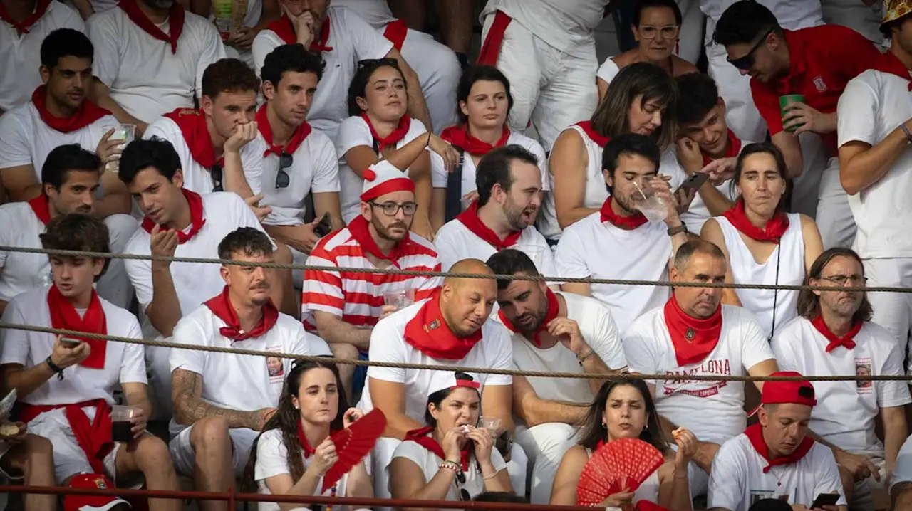Ambiente en la quinta corrida de la Feria de San Fermín.Maite H. Mateo..-63