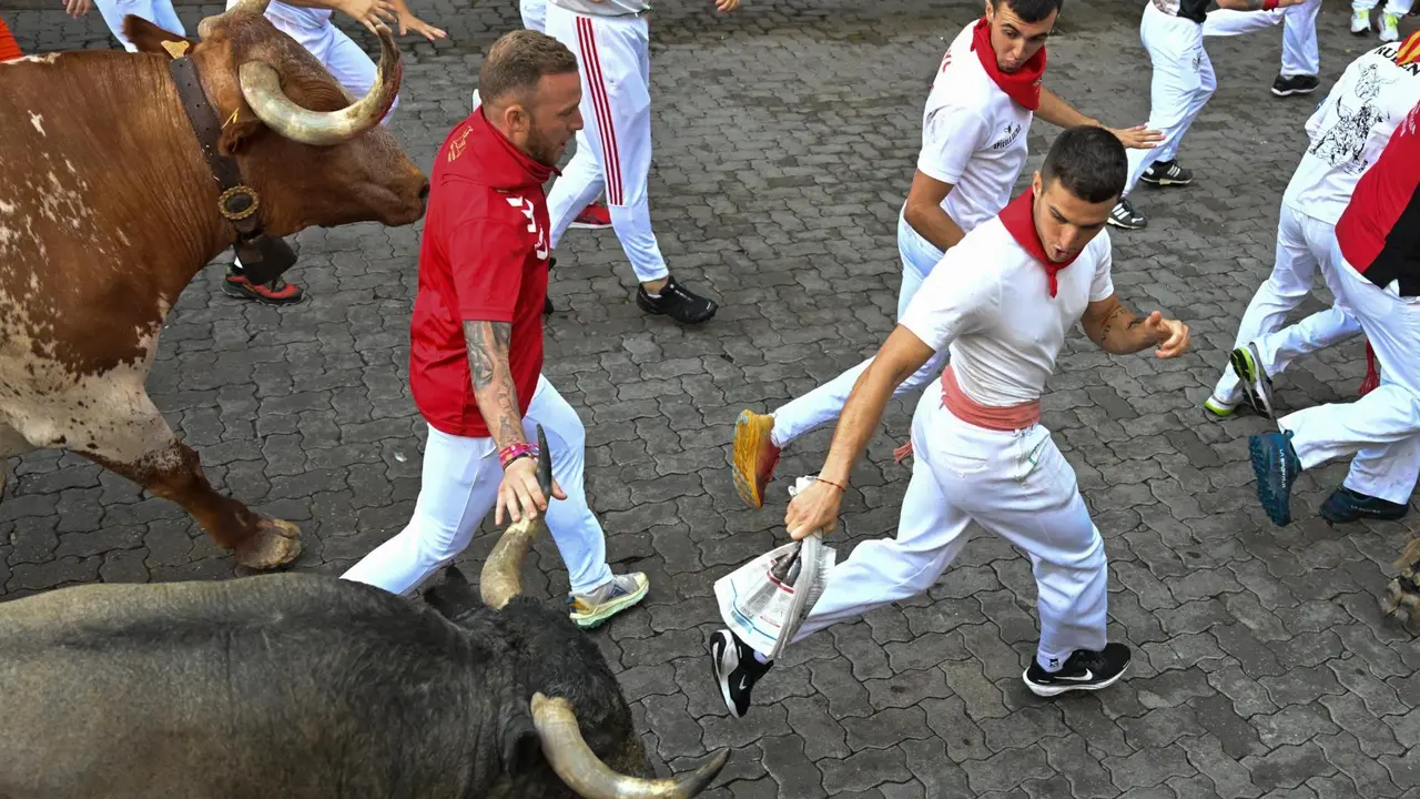 Sexto encierro de San Fermín 2025 el día 12 de julio con toros de José Escolar en Telefónica. EFE - DANIEL FERNÁNDEZ (5)