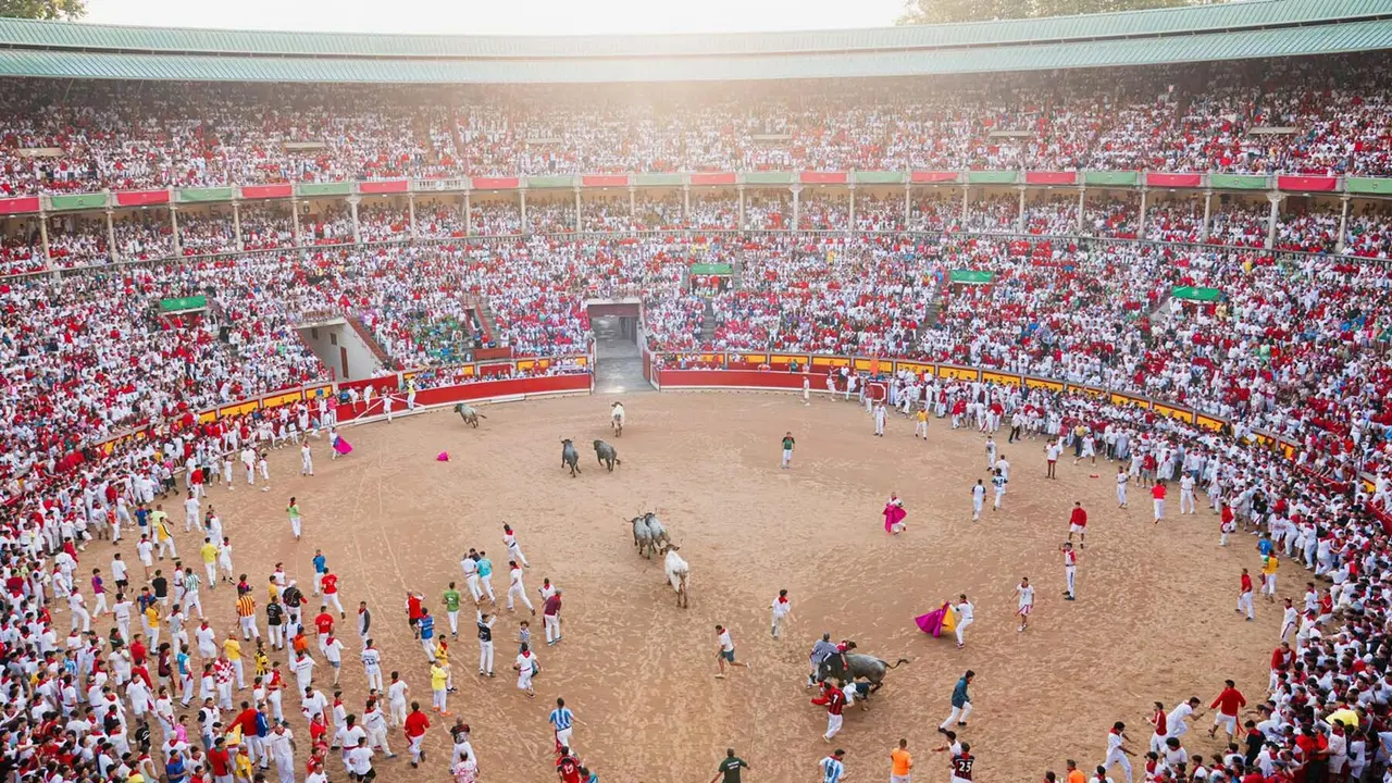 Sexto encierro de San Fermín con toros de José Escolar en la plaza de toros. CASA DE MISERICORDIA