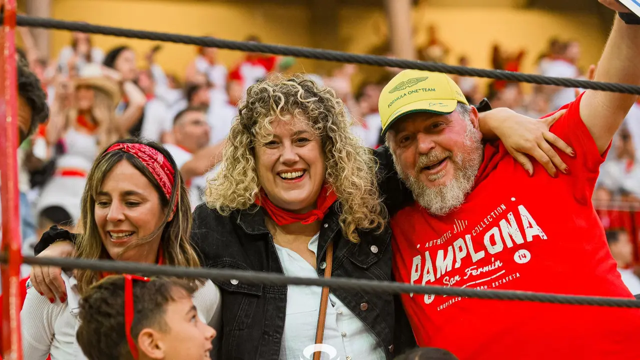 Ambiente en la plaza de toros previo al sexto encierro de San Fermín 2025 con toros de Escolar. CASA DE MISERICORDIA (8)