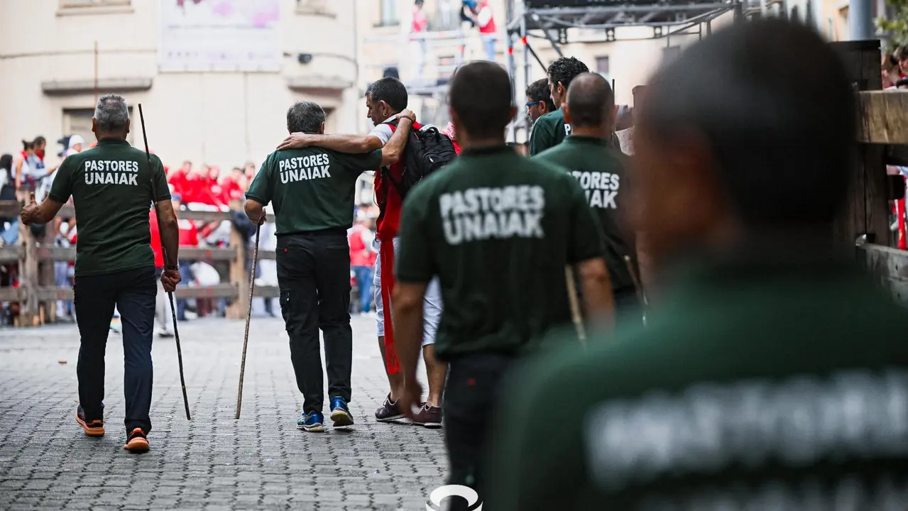 Ambiente en la plaza de toros previo al sexto encierro de San Fermín 2025 con toros de Escolar. CASA DE MISERICORDIA (36)