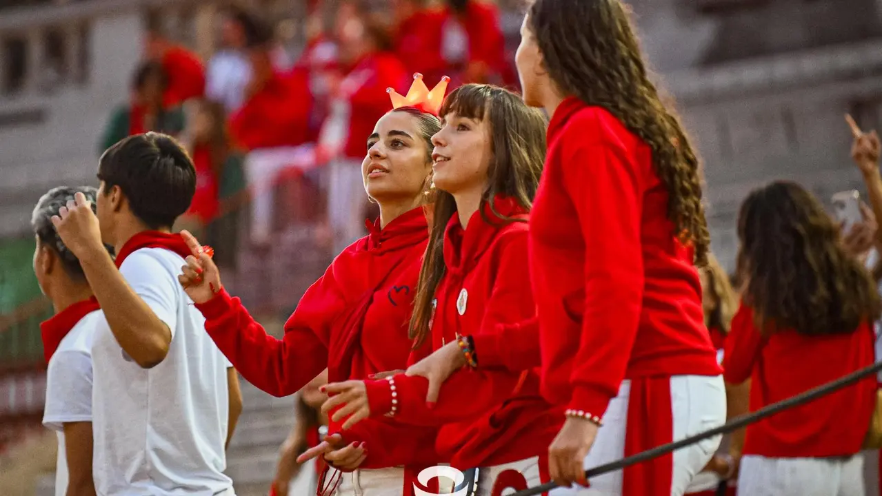 Ambiente en la plaza de toros previo al sexto encierro de San Fermín 2025 con toros de Escolar. CASA DE MISERICORDIA (39)