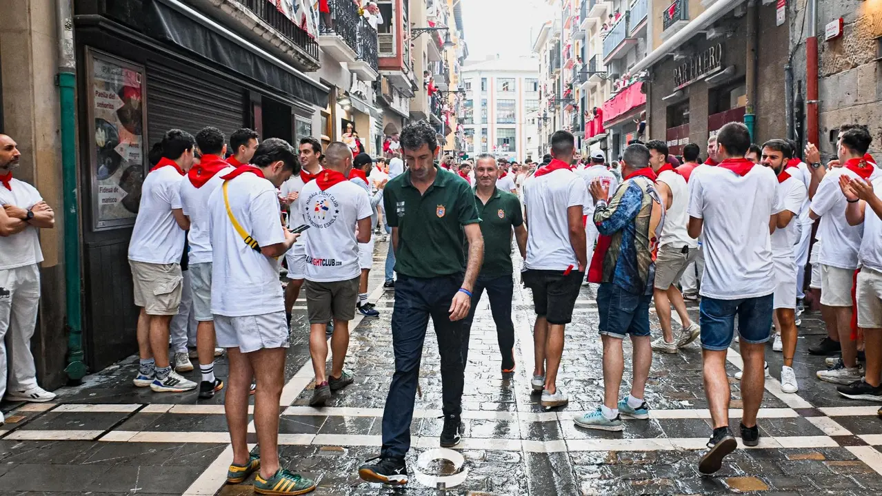 Ambiente en la plaza de toros previo al sexto encierro de San Fermín 2025 con toros de Escolar. CASA DE MISERICORDIA (41)