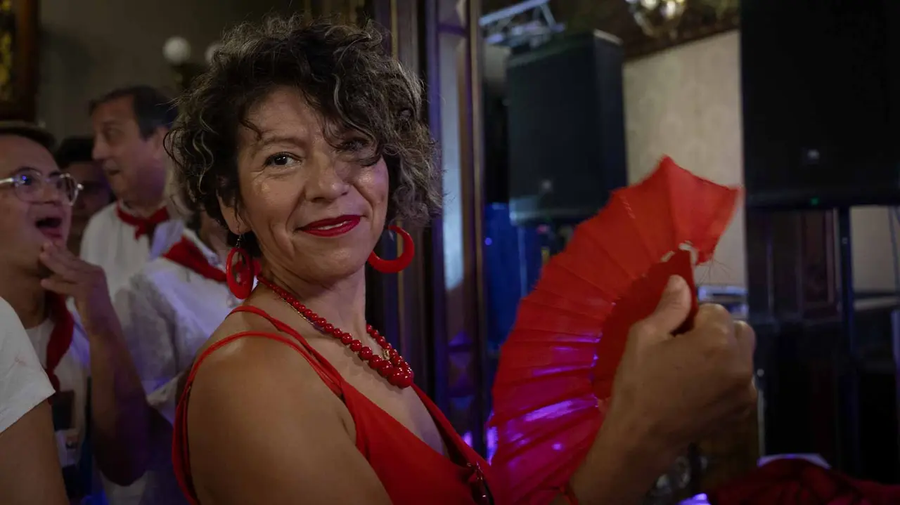Decenas de personas acuden al tradicional Baile de la Alpargata.. Maite H. Mateo..-11