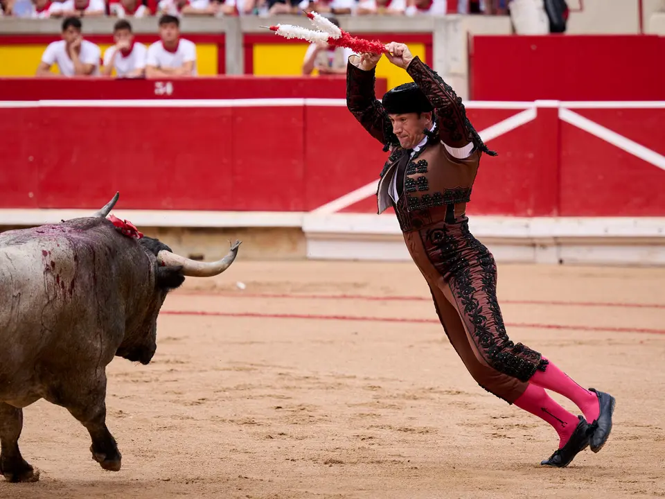 Sexta corrida de la Feria del Toro de San Fermín 2025 con toros de José Escolar para Rafaelillo, Fernando Robleño y Juan de Castilla. PABLO LASAOSA
