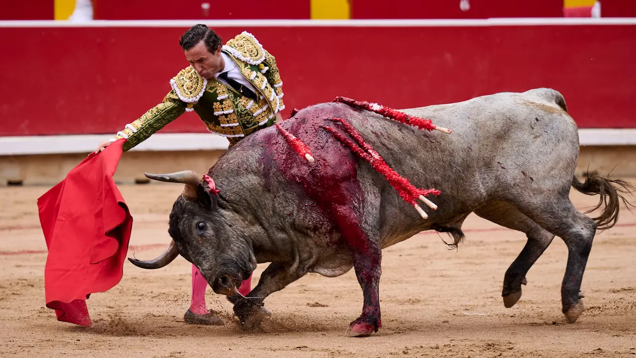 Sexta corrida de la Feria del Toro de San Fermín 2025 con toros de José Escolar para Rafaelillo, Fernando Robleño y Juan de Castilla. PABLO LASAOSA