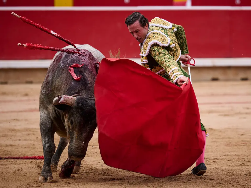 Sexta corrida de la Feria del Toro de San Fermín 2025 con toros de José Escolar para Rafaelillo, Fernando Robleño y Juan de Castilla. PABLO LASAOSA