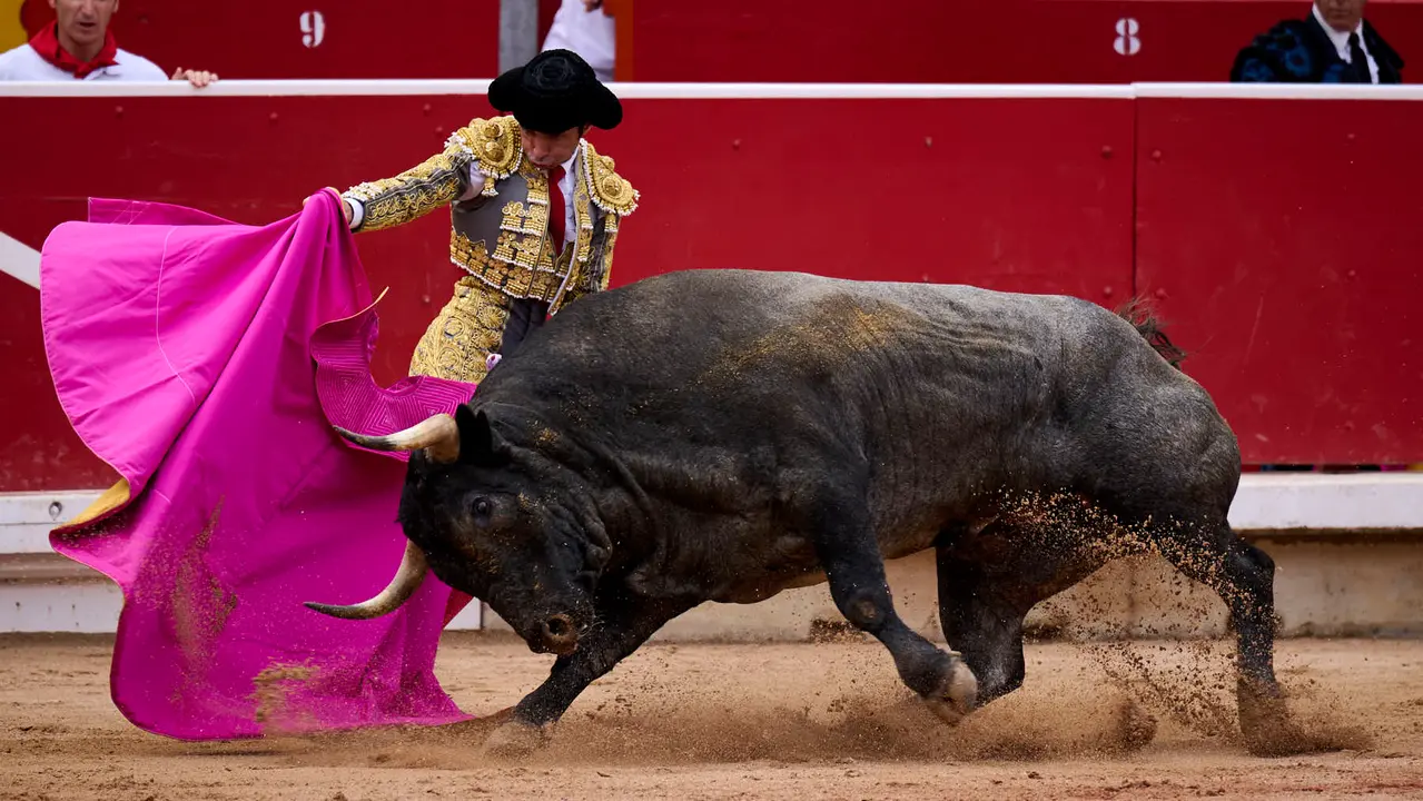 Sexta corrida de la Feria del Toro de San Fermín 2025 con toros de José Escolar para Rafaelillo, Fernando Robleño y Juan de Castilla. PABLO LASAOSA
