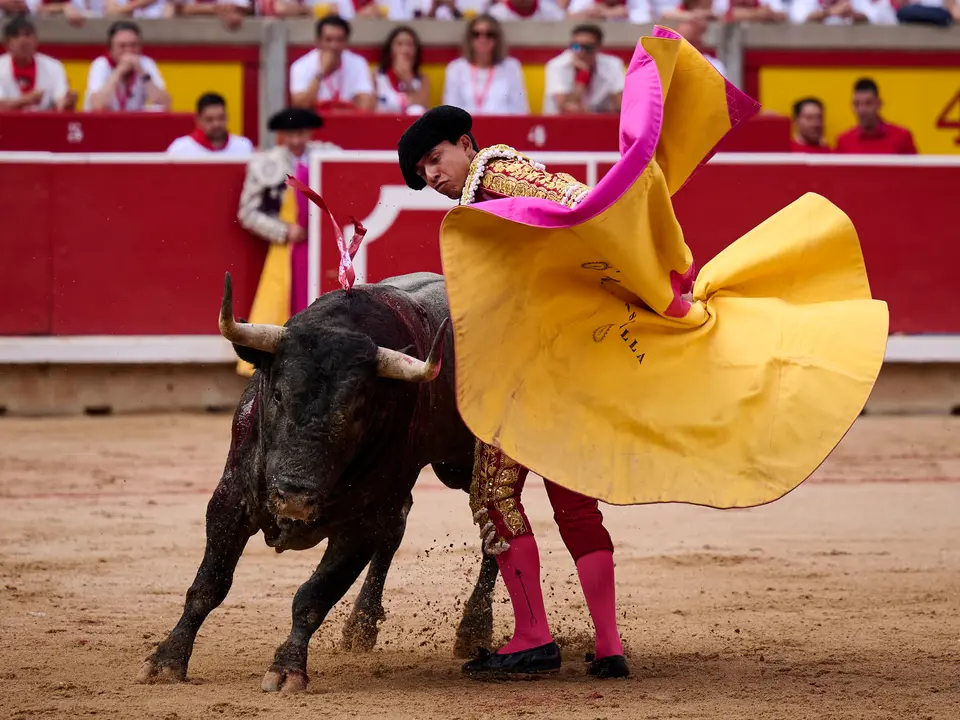 Sexta corrida de la Feria del Toro de San Fermín 2025 con toros de José Escolar para Rafaelillo, Fernando Robleño y Juan de Castilla. PABLO LASAOSA
