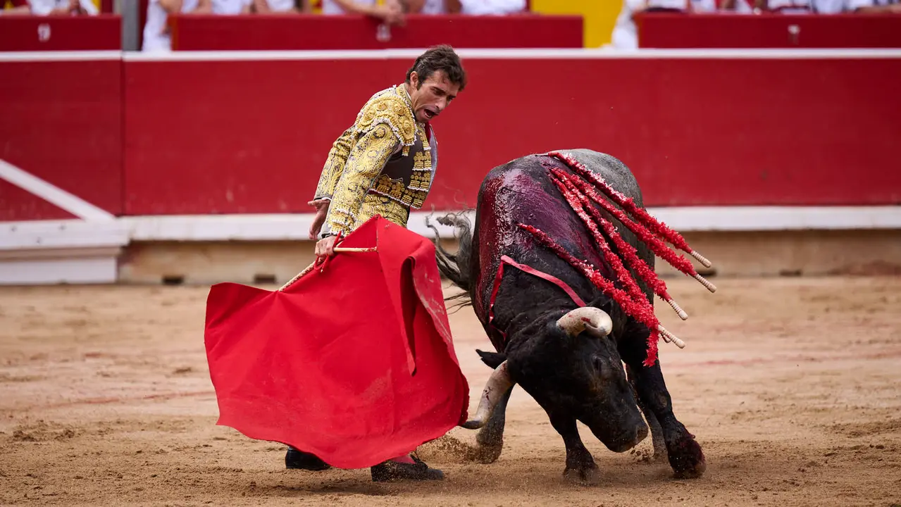 Sexta corrida de la Feria del Toro de San Fermín 2025 con toros de José Escolar para Rafaelillo, Fernando Robleño y Juan de Castilla. PABLO LASAOSA