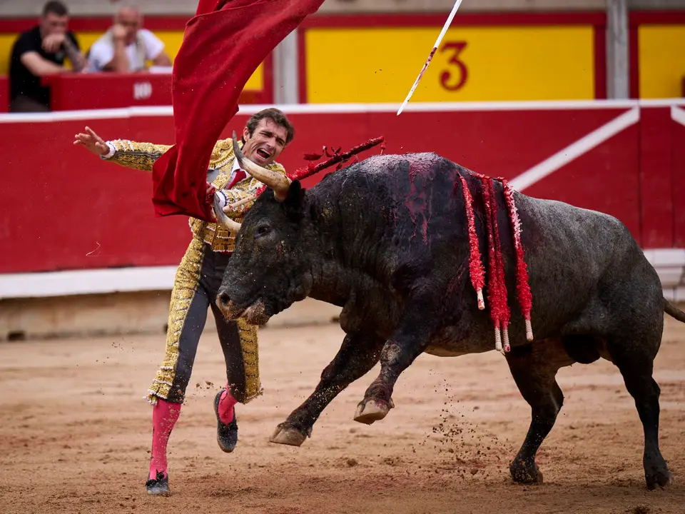 Sexta corrida de la Feria del Toro de San Fermín 2025 con toros de José Escolar para Rafaelillo, Fernando Robleño y Juan de Castilla. PABLO LASAOSA