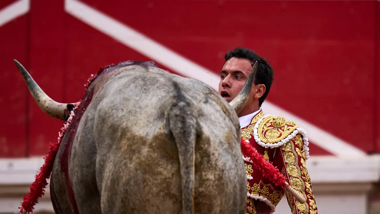 Sexta corrida de la Feria del Toro de San Fermín 2025 con toros de José Escolar para Rafaelillo, Fernando Robleño y Juan de Castilla. PABLO LASAOSA