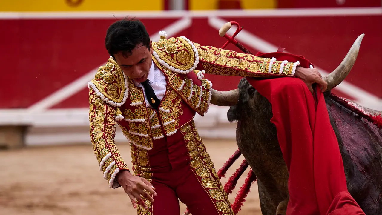 Sexta corrida de la Feria del Toro de San Fermín 2025 con toros de José Escolar para Rafaelillo, Fernando Robleño y Juan de Castilla. PABLO LASAOSA