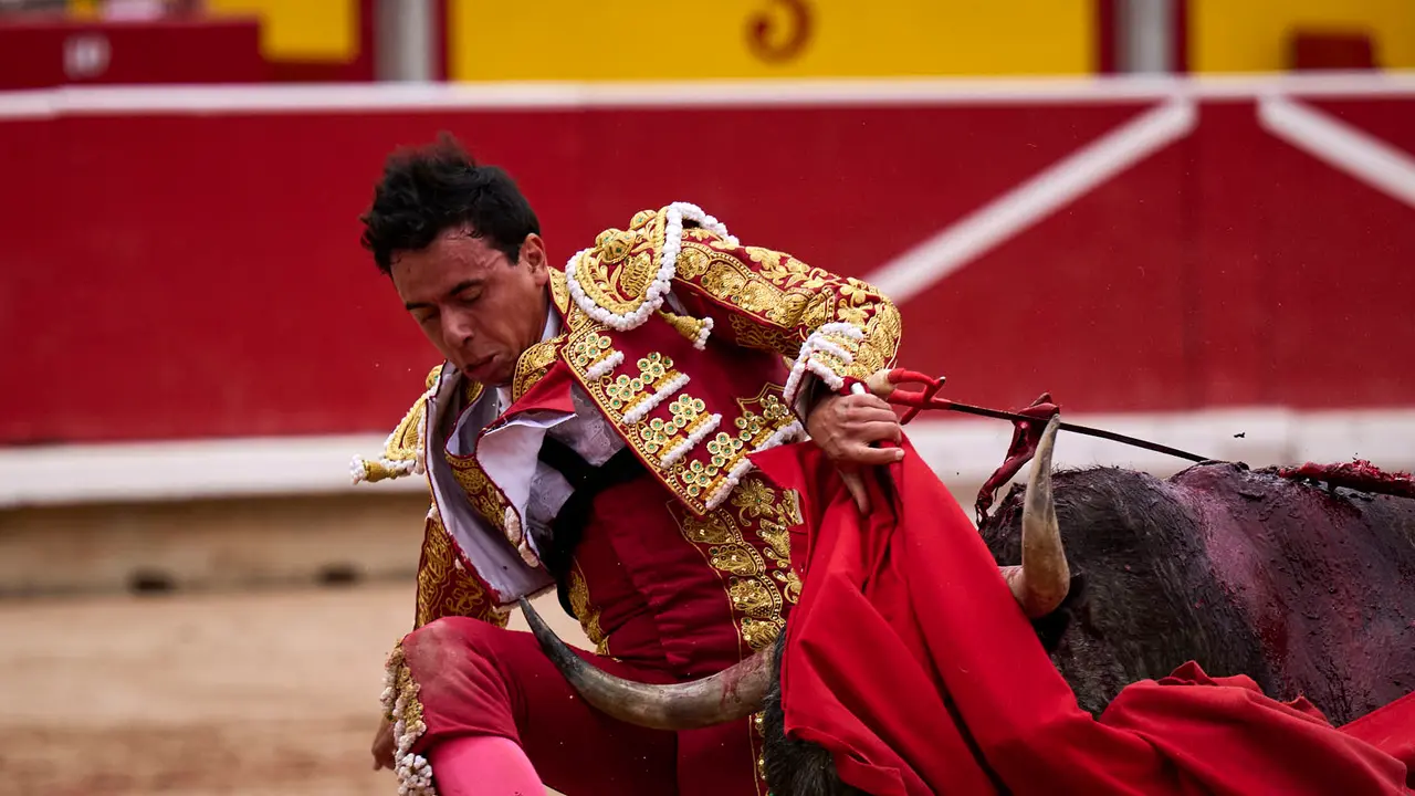 Sexta corrida de la Feria del Toro de San Fermín 2025 con toros de José Escolar para Rafaelillo, Fernando Robleño y Juan de Castilla. PABLO LASAOSA