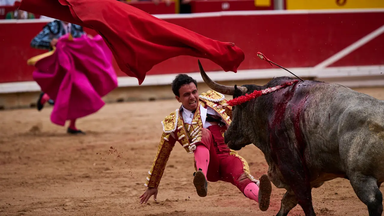 Sexta corrida de la Feria del Toro de San Fermín 2025 con toros de José Escolar para Rafaelillo, Fernando Robleño y Juan de Castilla. PABLO LASAOSA
