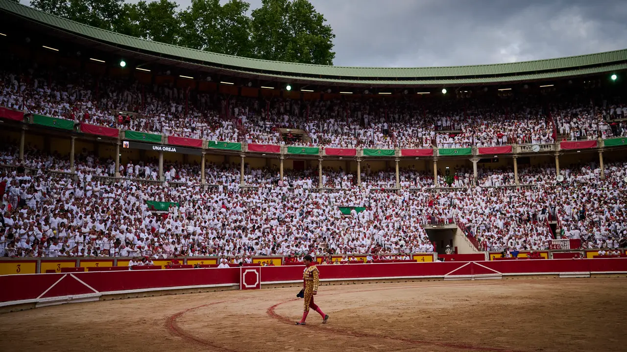 Sexta corrida de la Feria del Toro de San Fermín 2025 con toros de José Escolar para Rafaelillo, Fernando Robleño y Juan de Castilla. PABLO LASAOSA