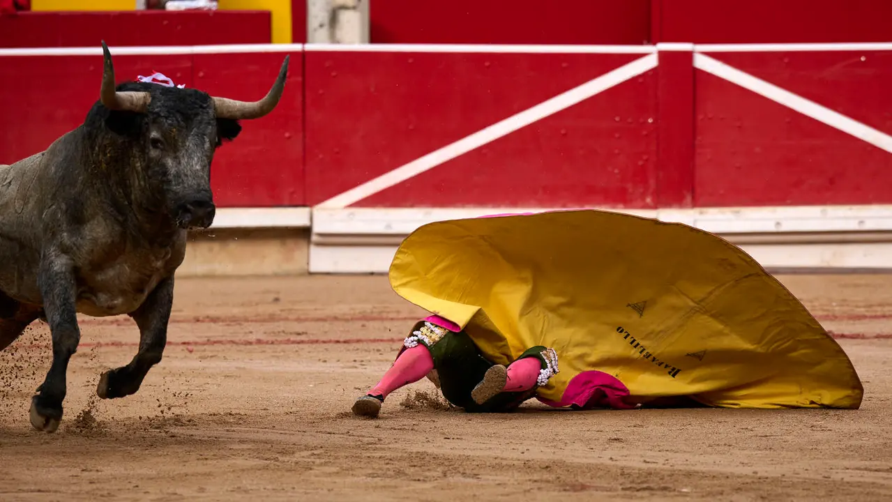 Sexta corrida de la Feria del Toro de San Fermín 2025 con toros de José Escolar para Rafaelillo, Fernando Robleño y Juan de Castilla. PABLO LASAOSA