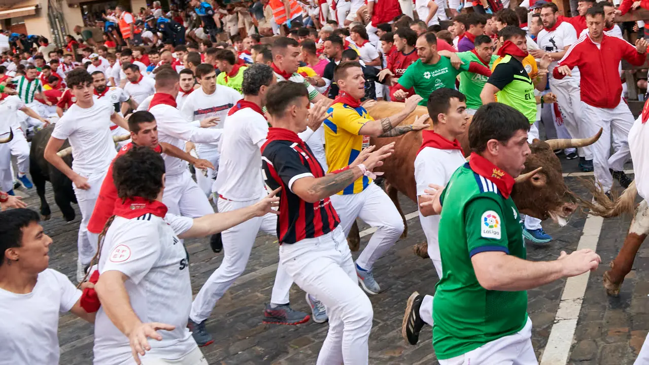 Séptimo encierro de San Fermín 2025 con toros de La Palmosilla desde Telefónica. IRANZU LARRASOAÑA