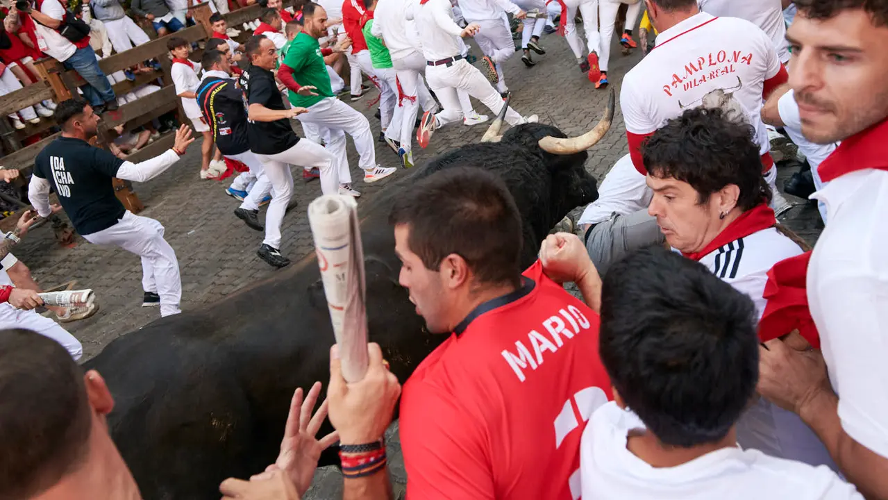 Séptimo encierro de San Fermín 2025 con toros de La Palmosilla desde Telefónica. IRANZU LARRASOAÑA