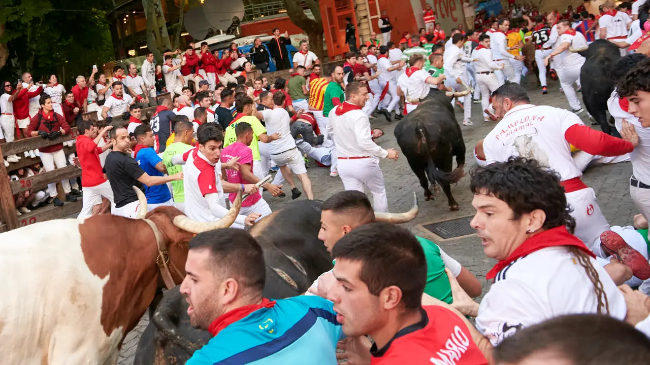 Séptimo encierro de San Fermín 2025 con toros de La Palmosilla desde Telefónica. IRANZU LARRASOAÑA