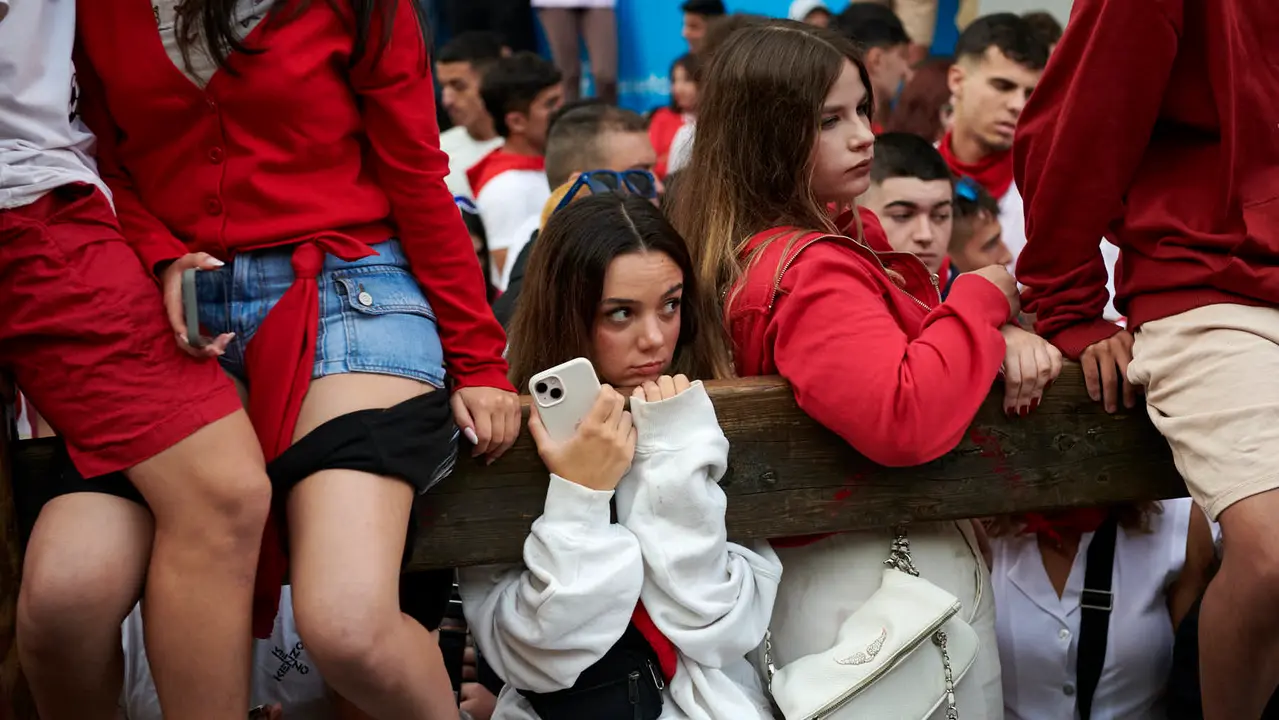 Ambiente en el séptimo encierro de San Fermín 2025. IRANZU LARRASOAÑA