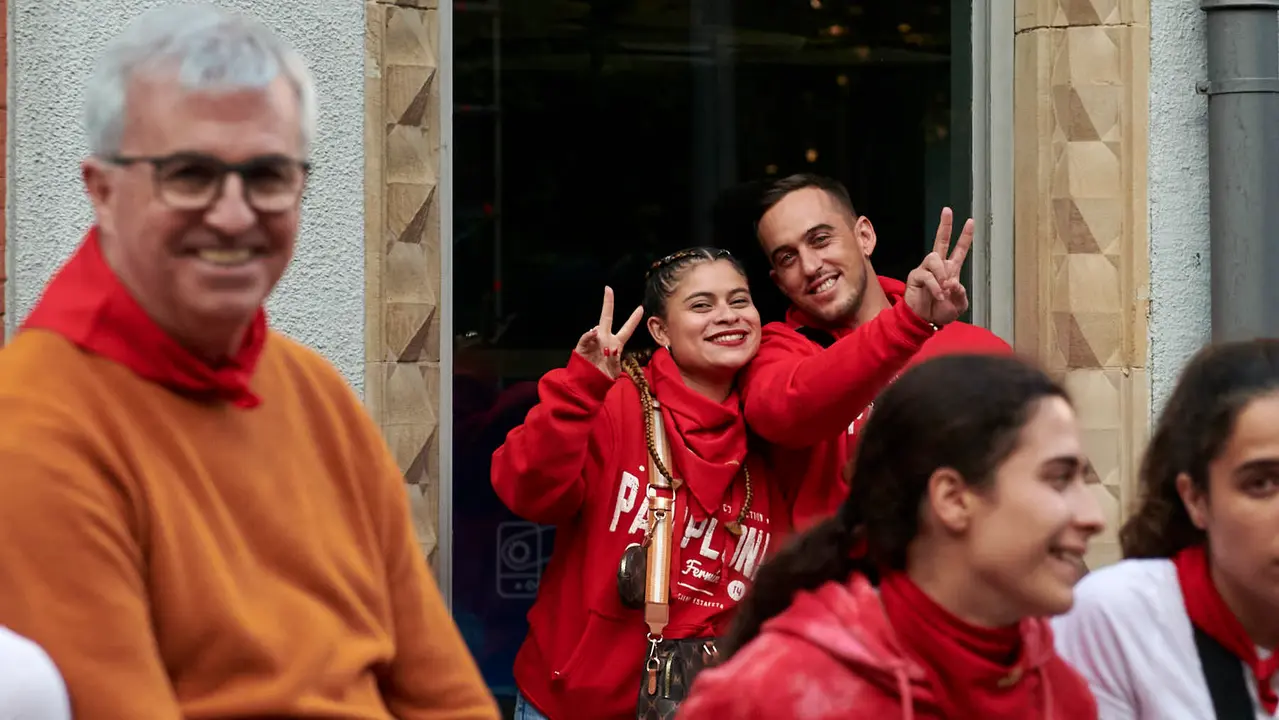 Ambiente en el séptimo encierro de San Fermín 2025. IRANZU LARRASOAÑA