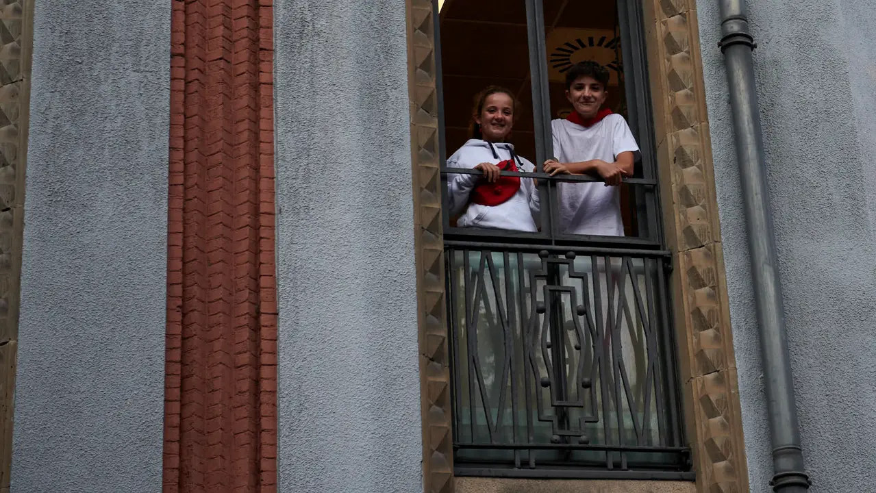 Ambiente en el séptimo encierro de San Fermín 2025. IRANZU LARRASOAÑA