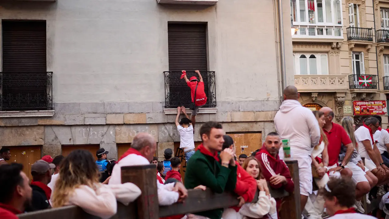 Séptimo encierro de San Fermín 2025 con toros de La Palmosilla. PABLO LASAOSA