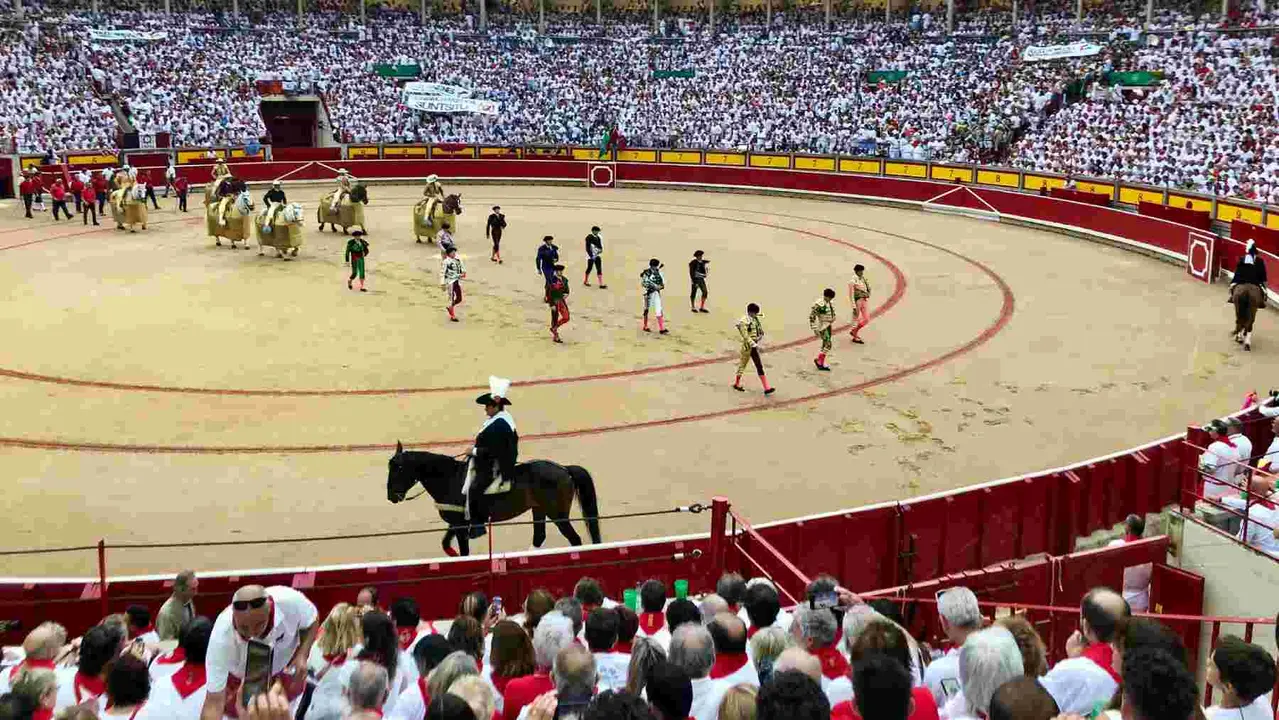 Paseillo de la séptima corrida de feria con Jiménez Fortes, Fernando Adrián y Ginés Marín. ÍÑIGO ALZUGARAY
