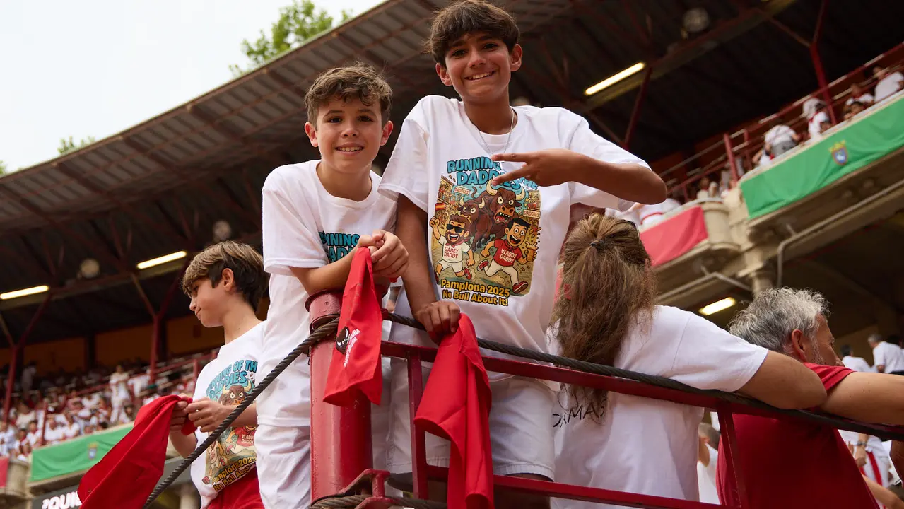 Los tendidos de la plaza de Toros de Pamplona durante la séptima corrida de la Feria del Toro de San Fermín 2025 con toros de La Palmosilla para Jiménez Fortes, Fernando Adrián y Ginés Marín. IÑIGO ALZUGARAY