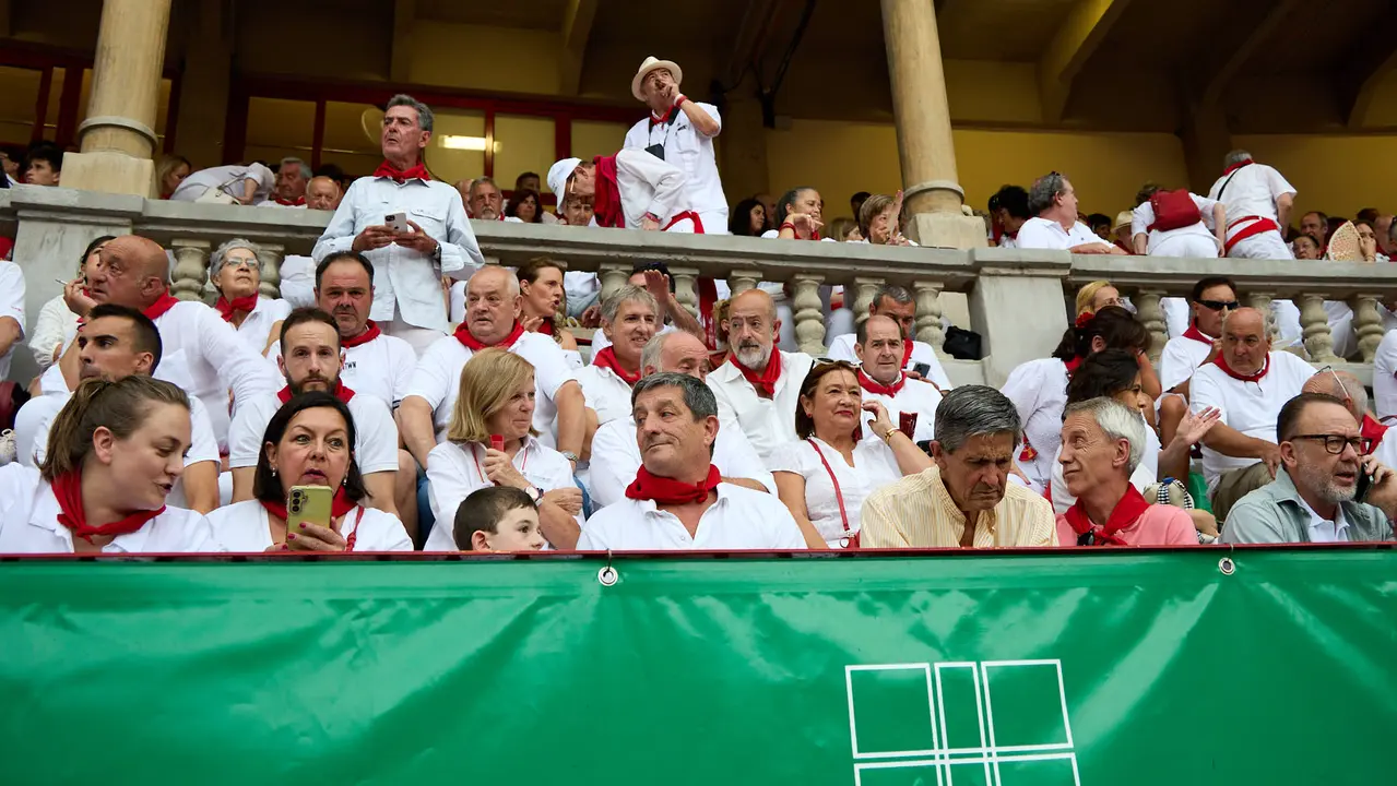 Los tendidos de la plaza de Toros de Pamplona durante la séptima corrida de la Feria del Toro de San Fermín 2025 con toros de La Palmosilla para Jiménez Fortes, Fernando Adrián y Ginés Marín. IÑIGO ALZUGARAY