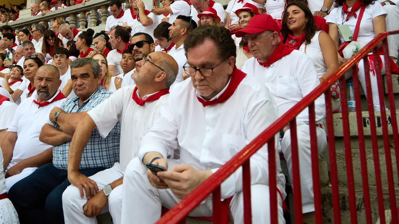 Los tendidos de la plaza de Toros de Pamplona durante la séptima corrida de la Feria del Toro de San Fermín 2025 con toros de La Palmosilla para Jiménez Fortes, Fernando Adrián y Ginés Marín. IÑIGO ALZUGARAY