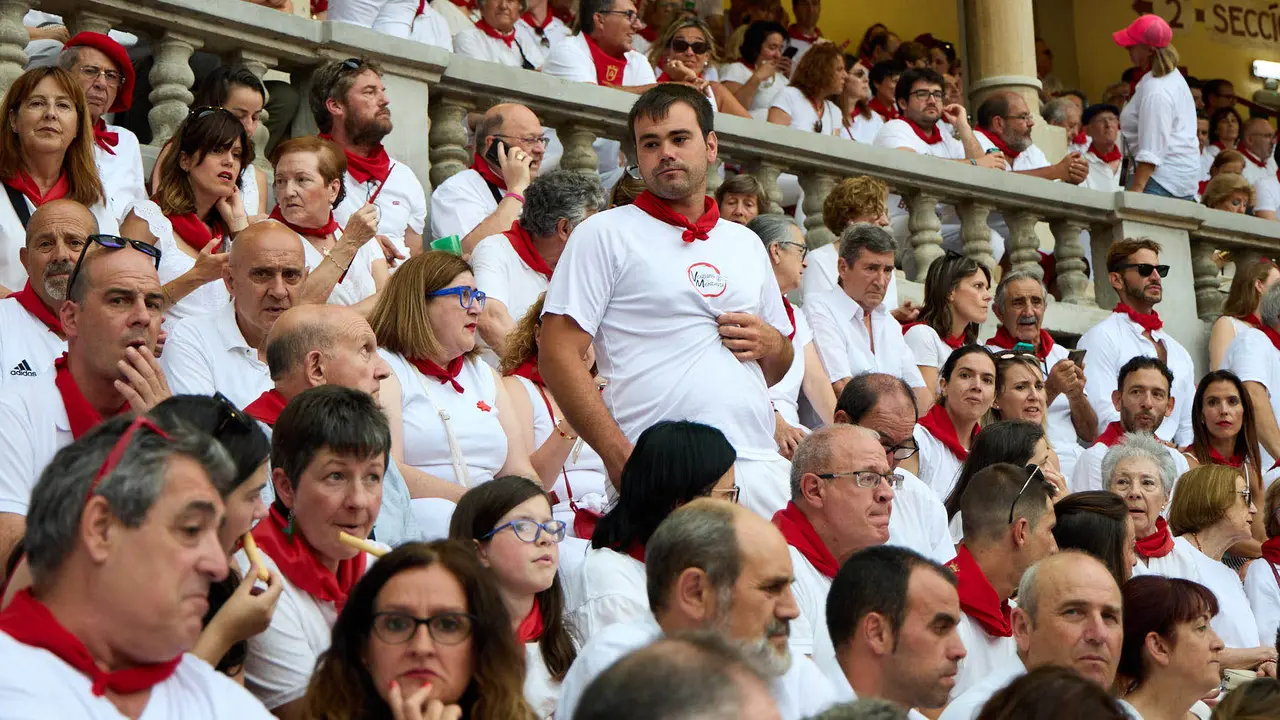 Los tendidos de la plaza de Toros de Pamplona durante la séptima corrida de la Feria del Toro de San Fermín 2025 con toros de La Palmosilla para Jiménez Fortes, Fernando Adrián y Ginés Marín. IÑIGO ALZUGARAY