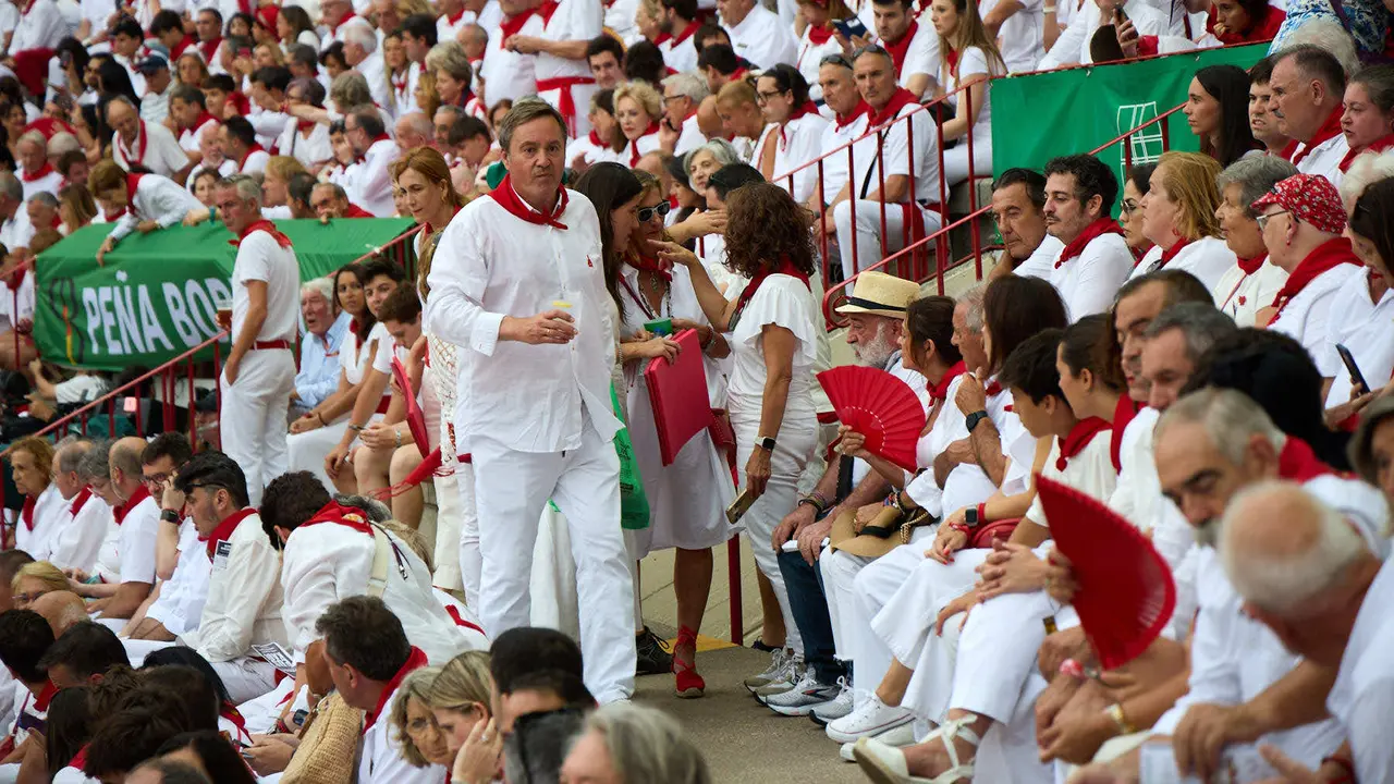 Los tendidos de la plaza de Toros de Pamplona durante la séptima corrida de la Feria del Toro de San Fermín 2025 con toros de La Palmosilla para Jiménez Fortes, Fernando Adrián y Ginés Marín. IÑIGO ALZUGARAY