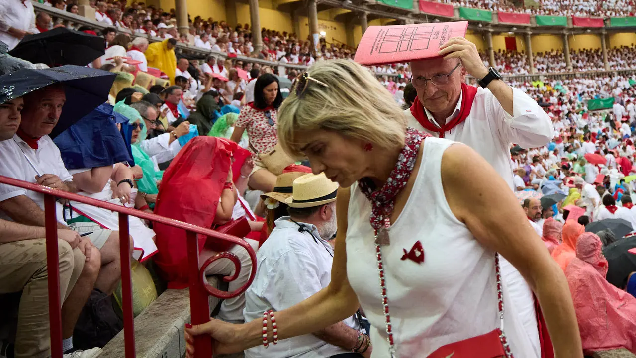 Los tendidos de la plaza de Toros de Pamplona durante la séptima corrida de la Feria del Toro de San Fermín 2025 con toros de La Palmosilla para Jiménez Fortes, Fernando Adrián y Ginés Marín. IÑIGO ALZUGARAY